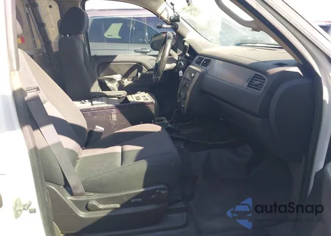 2013 Chevrolet Tahoe Commercial Fleet z USA, uszkodzony, nr VIN 1GNLC2E01DR159692